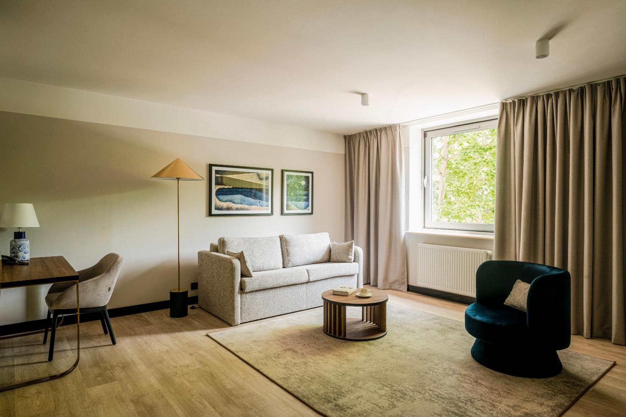 兹卓尤瓦沙滩酒店 科沃布热格 外观 照片 A suite at the Hotel de la Poste