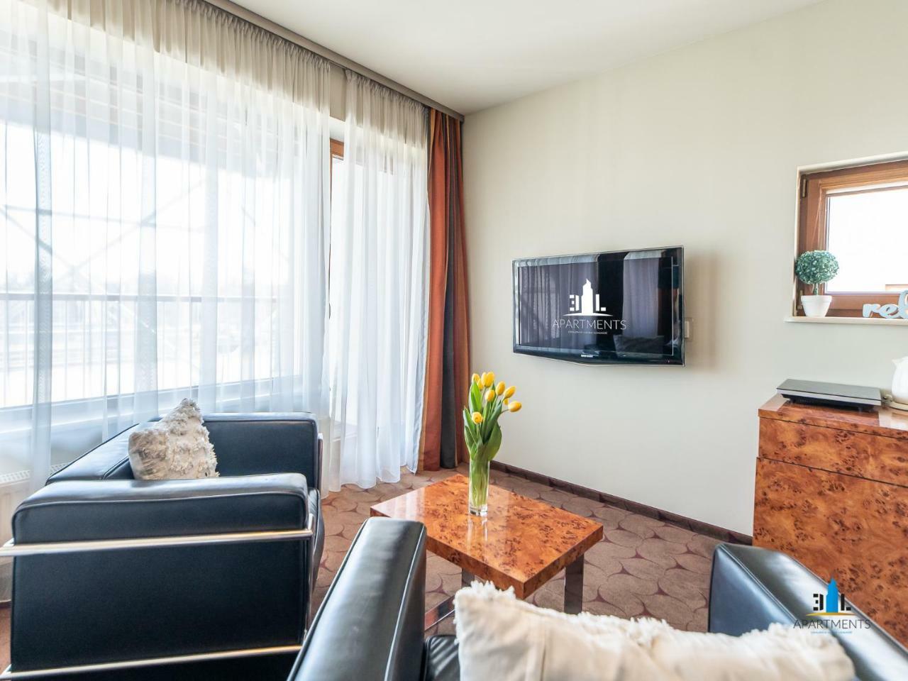 兹卓尤瓦沙滩酒店 科沃布热格 外观 照片 A living room in a serviced apartment in Munich, Germany